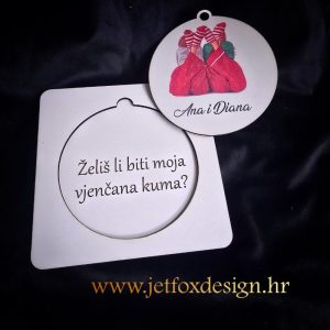 Personalizirana božićna kuglica s pitanjem za kumstvo. Idealan način da pitati za kumstvo tijekom blagdana s posebnim dodirom.