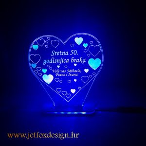 Personalizirana 3D lampa za 50. godišnjicu braka, idealan poklon s imenima slavljenika, datumom vjenčanja i posebnom porukom. Savršen dekorativni detalj koji donosi emocije i uspomene.