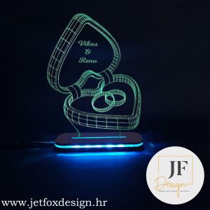 Personalizirana 3D LED lampa za zaruke s motivom prstena i imenima zaručenog para. Savršen poklon za proslavu zaruka i stvaranje trajne uspomene.