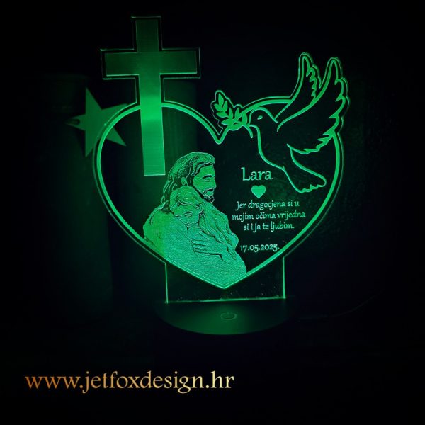 Personalizirana LED 3D lampa s fotografijom, motivom golubice i križa – savršen poklon za krizmu i Prvu pričest.